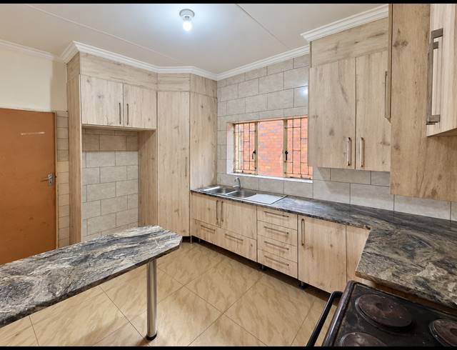 3 BEDROOM HOUSE FOR SALE IN VANDERBIJLPARK CW 6